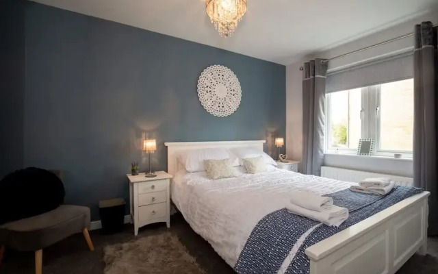 Blue Bridge View - Sleeps 7 With Free Parking