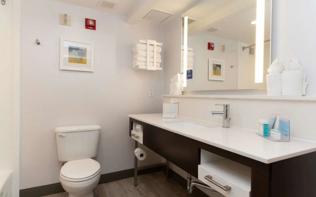 Hampton Inn & Suites Arlington Crystal City DCA