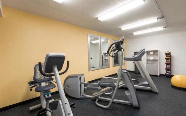 Days Inn Pittsburgh-Harmarville