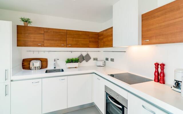 LAB-Modern 3 bedroom apart near beach