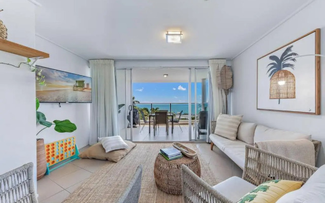 Three B Airlie 2 bedroom unit Seaviews & Pool