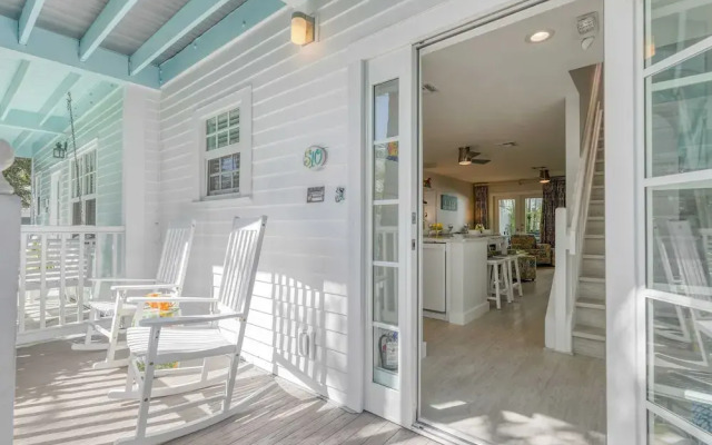 Bahamian Reed by Avantstay Walk to Everything! w/ Community Pool Week Long Stays Only