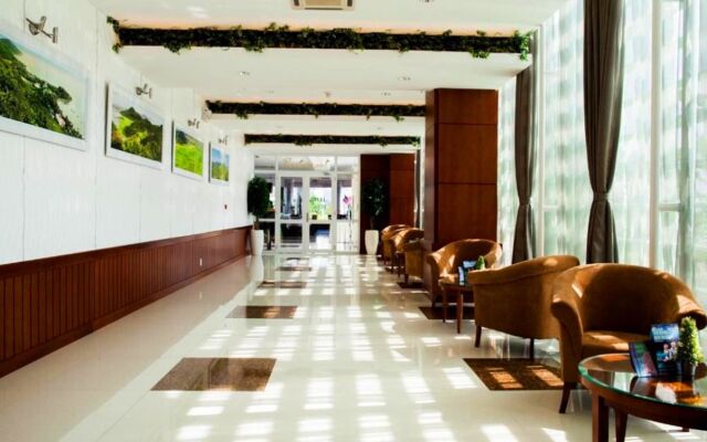 River Hotel
