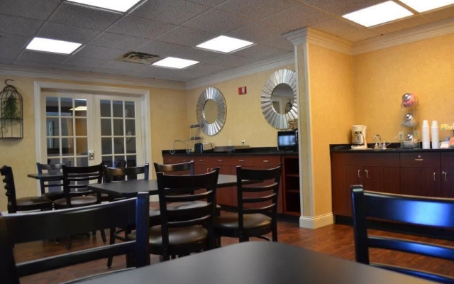 Brookshire Inn & Suites