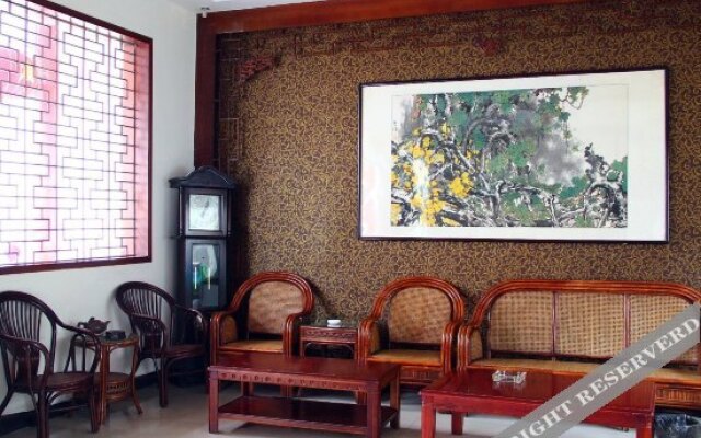 Zhuang Hu Cun Hotel