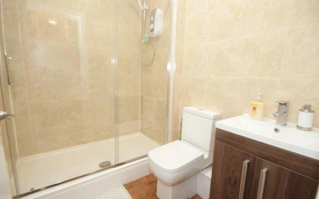 Large 6 bed House With Hot Tub