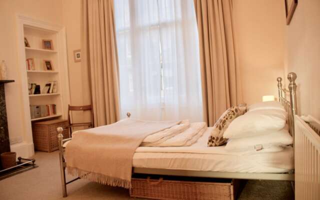 2 Bedroom Stockbridge Flat