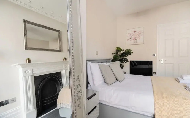 Stunning 2 Bed in Centre of Cheltenham