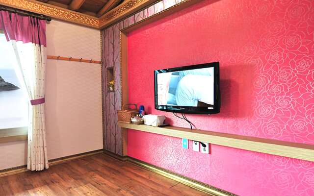 Yeosu Hyangilam Heukjip Pension