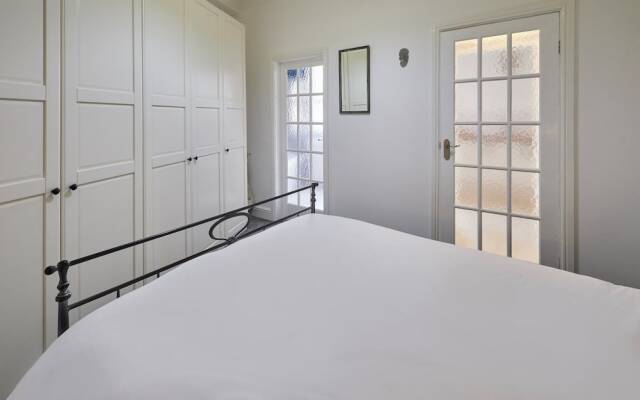 Host Stay Flat 4 Groveside