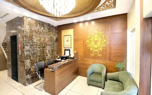 Capital O 5440 Hotel Le Monarque