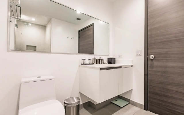 Upscale Modern 2B Condo on the Beach