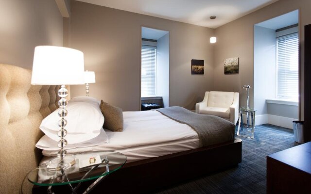 Le Pleasant Hôtel & Café