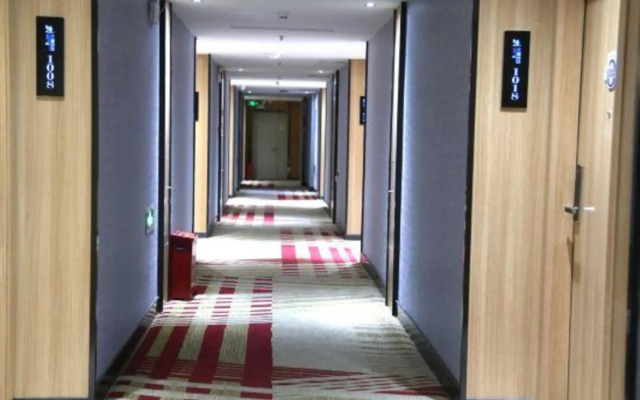 Lanli Lily Hotel (Yangjiang East Huicheng Branch)