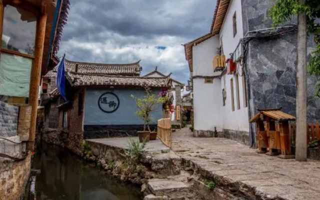 Aojia Courtyard (Lijiang Old Town North Gate Dashuiche)