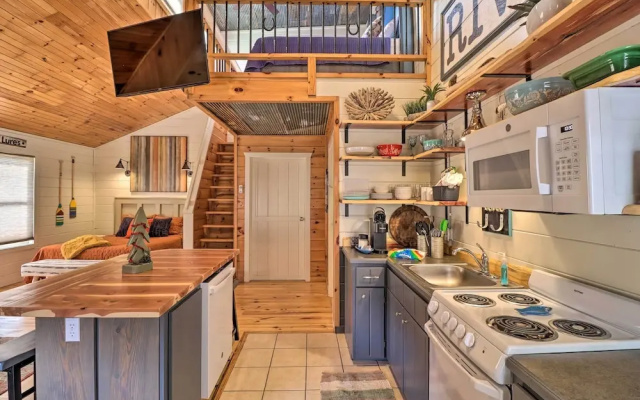 Pet-friendly Studio w/ Loft & Mountain Views!