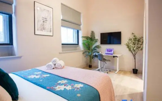 Spacious 3-Bed Retreat | Modern & Super Central