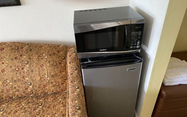 American Inn and Suites