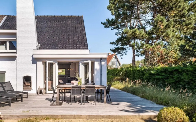 Villa Laury Luxurious in a Quiet Location