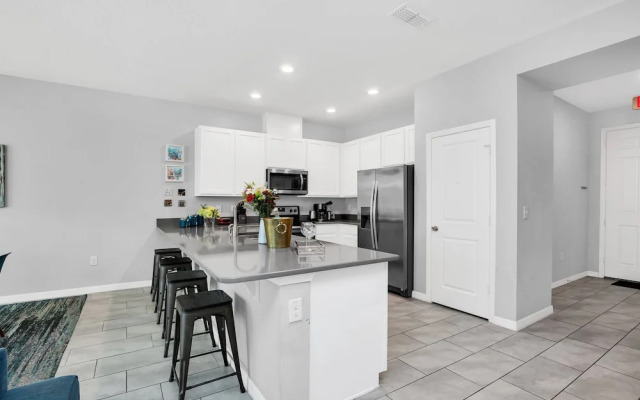 Charming Chalet at Compass Bay Cb101