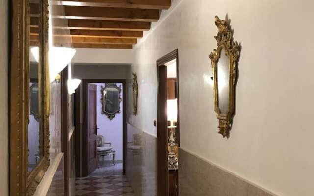Luxury Venetian Rooms