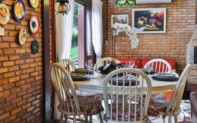 Locar-in Gramado - Meu Cantinho na Serra 10 pax