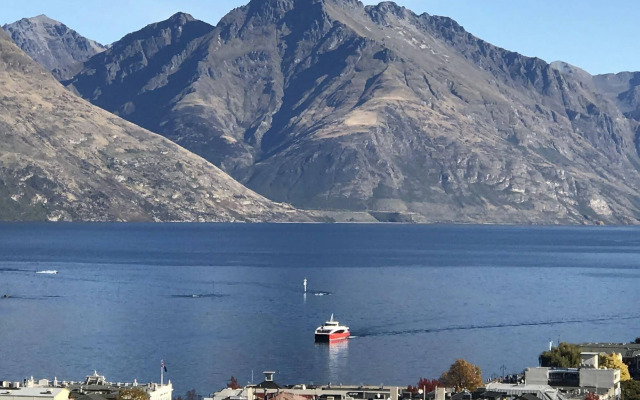 Queenstown House