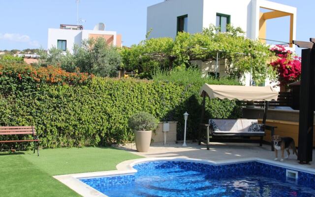 Immaculate 3-bed House in Pentakomo