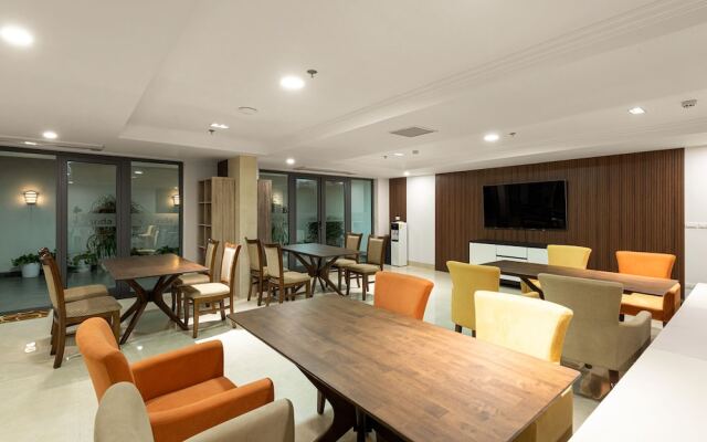 Branda Apartment & Hotel