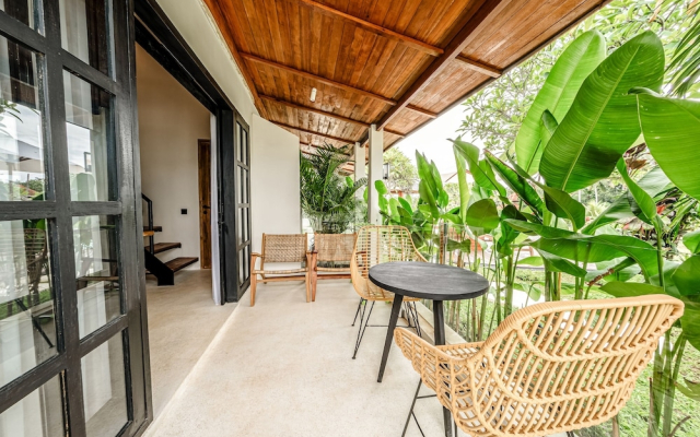 Sarang Apartments by EVDEkimi - Rice field escape with Yoga lounge, Lush garden