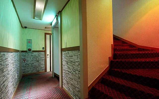 Goodstay Roma Motel