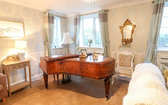Yardley Manor