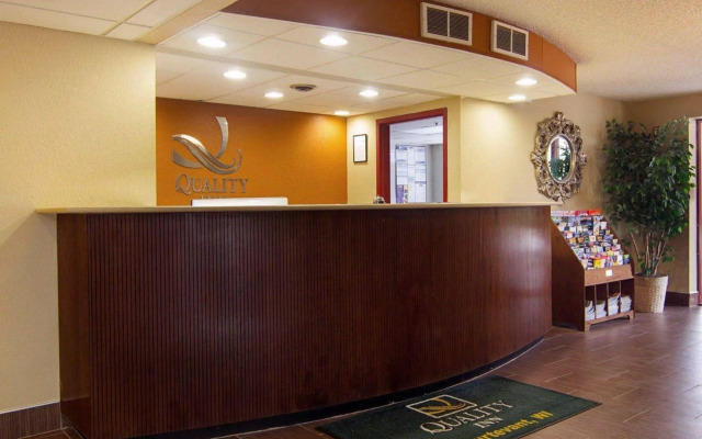 Super 8 by Wyndham Sturtevant/Racine