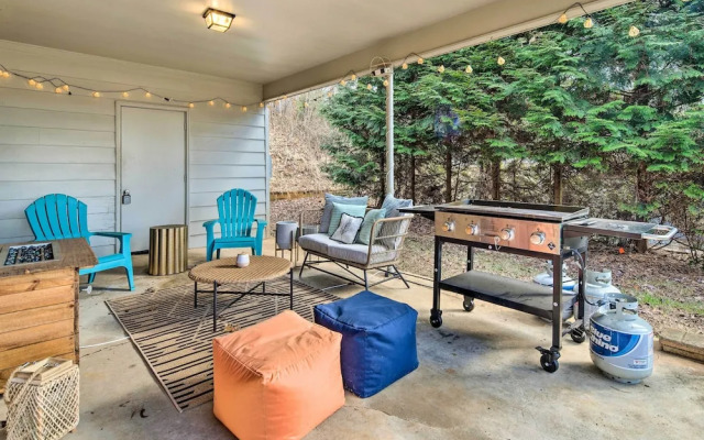 Arden Bungalow w/ Fire Pit: Near Lake Julian Park