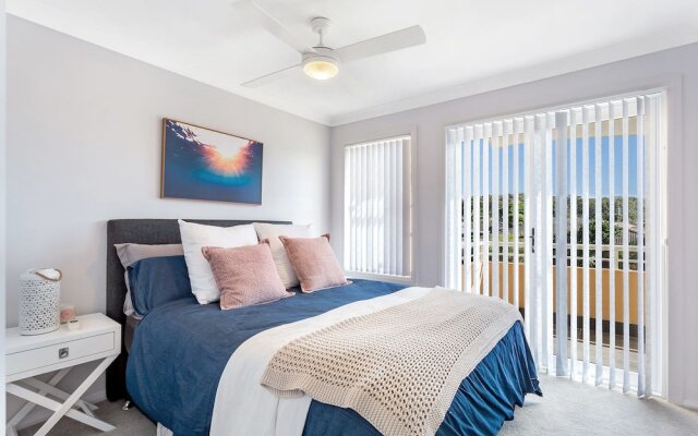 Sandcastles, 1/8 Ala Moana Way