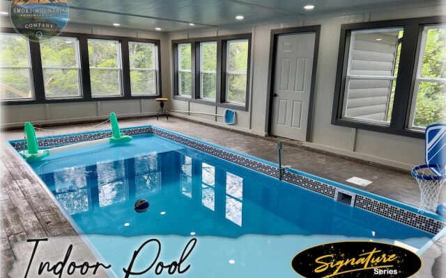 Tennessee Treasure 11 Beds Pool Theater