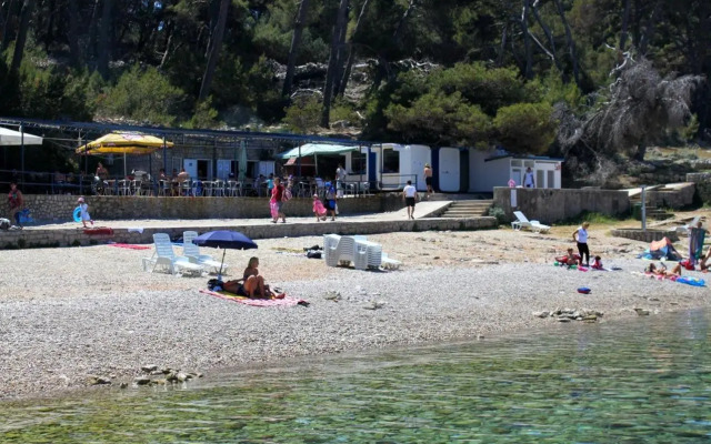 Apartments with a parking space Veli Losinj, Losinj - 8060