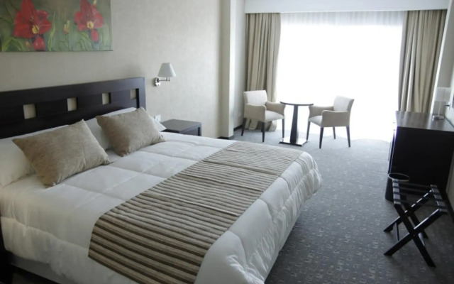 Howard Johnson by Wyndham Funes