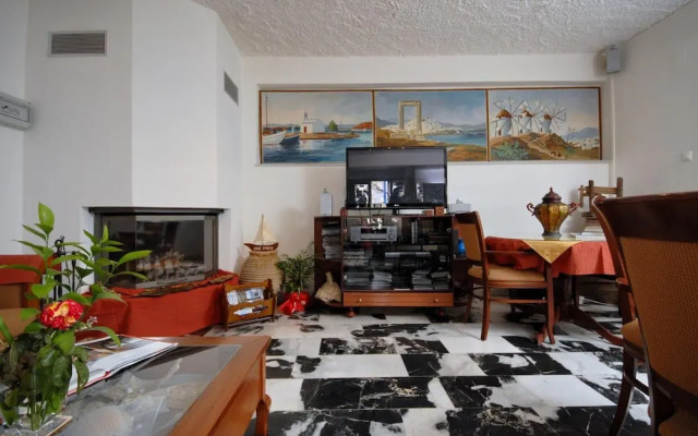 Barbouni Hotel & Studios