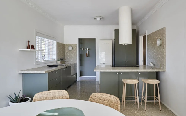 Polperro Farmhouse – Guest Rooms – Melbourne