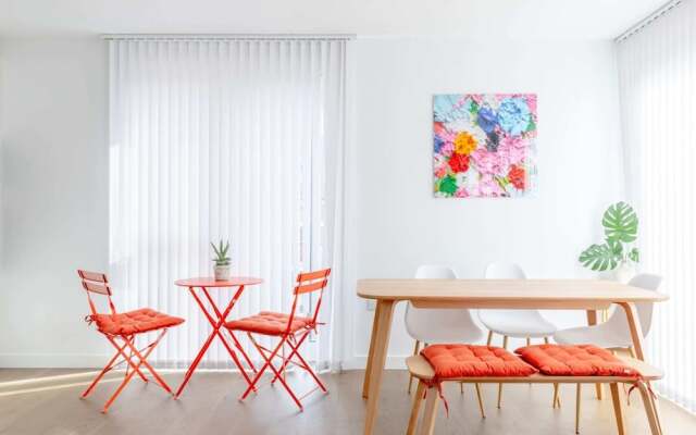 Stylish 2BD Oasis W/balcony South East London!