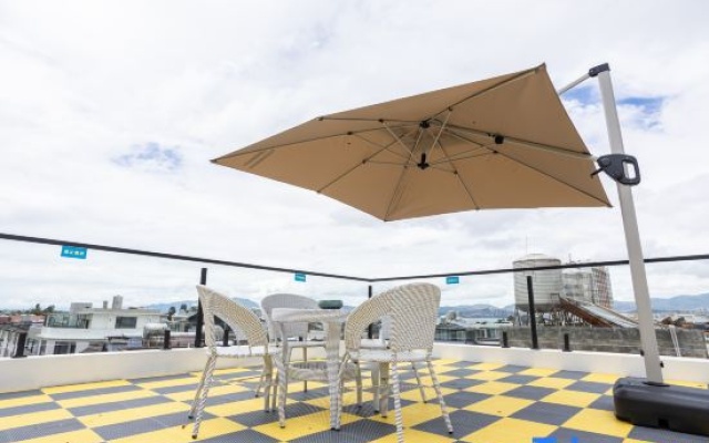 Cloud on the · Yashe B&B (Erhai Ecological Corridor Store) – Outside – Dali