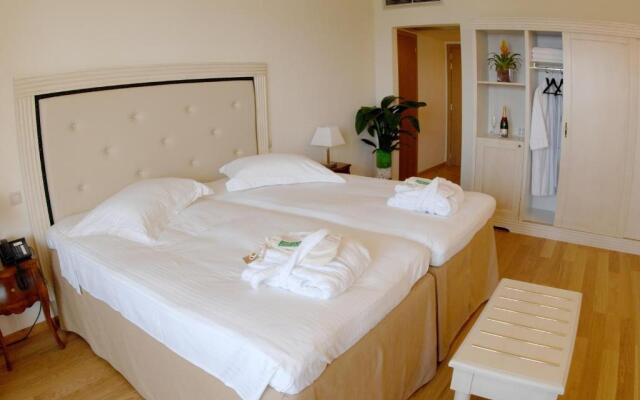 Valis Resort