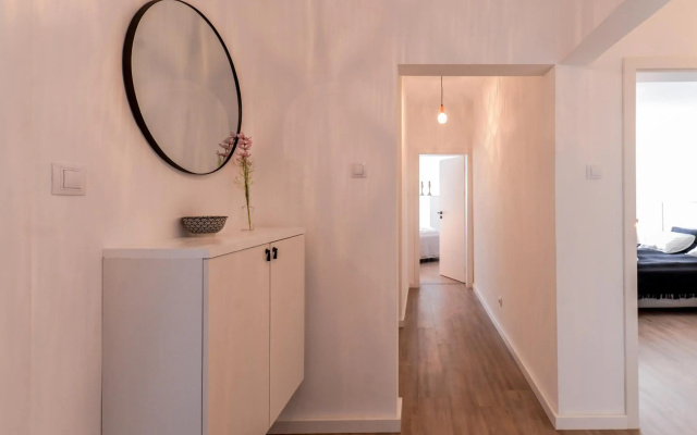 66 Apartment - Stylish Two Bedroom in Lozenets District
