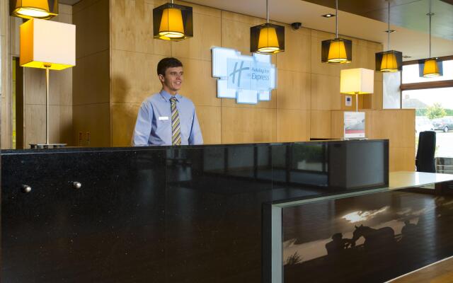 Holiday Inn Express London-Epsom Downs, an IHG Hotel