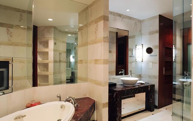 Luxemon Xinjiang Hongfu Hotel