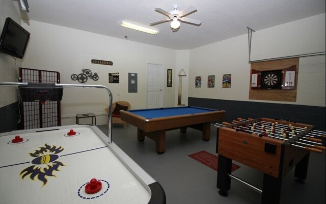 Exotic Nest 5 Bedroom Home by Redawning