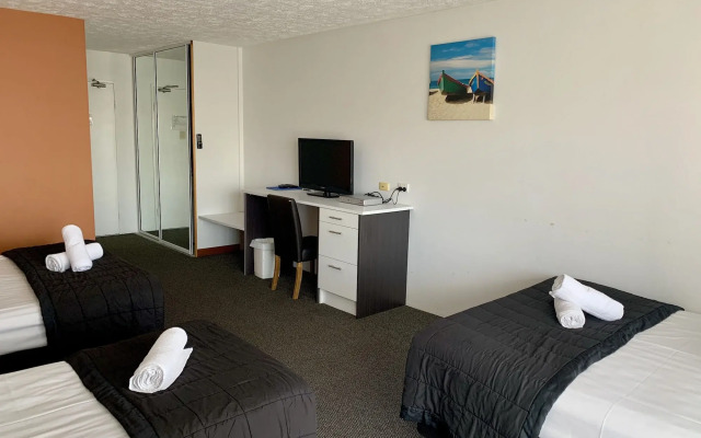 Outrigger Burleigh
