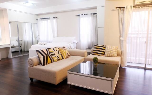 Big Studio at Cosmo Terrace Apartment Thamrin City By Travelio