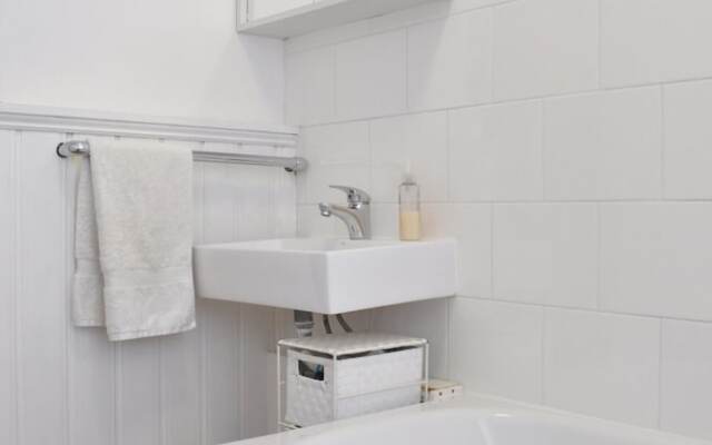 Bright 1 Bedroom Flat in North London